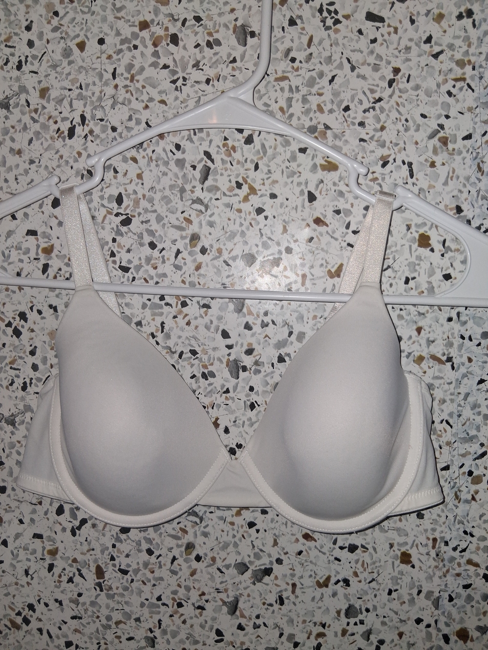 Women's Ellen Tracy White Tshirt Bra Size 36B Padded With Wires